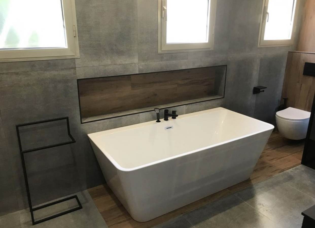 installation d'une baignoire moderne